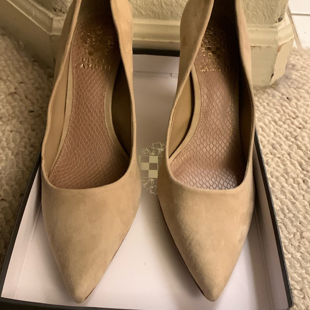 Vinci Camuto size 8.5 suede beige